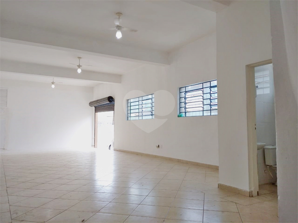 Prédio em Santana de esquina e dois andares. INVESTIDORES