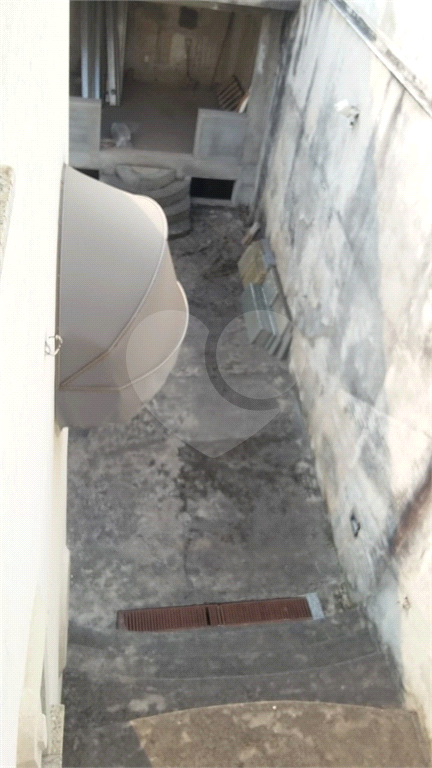 Ótima casa com 254M² construídos. Frente  muito ampla, são 3 dormitórios sendo 2 suítes 