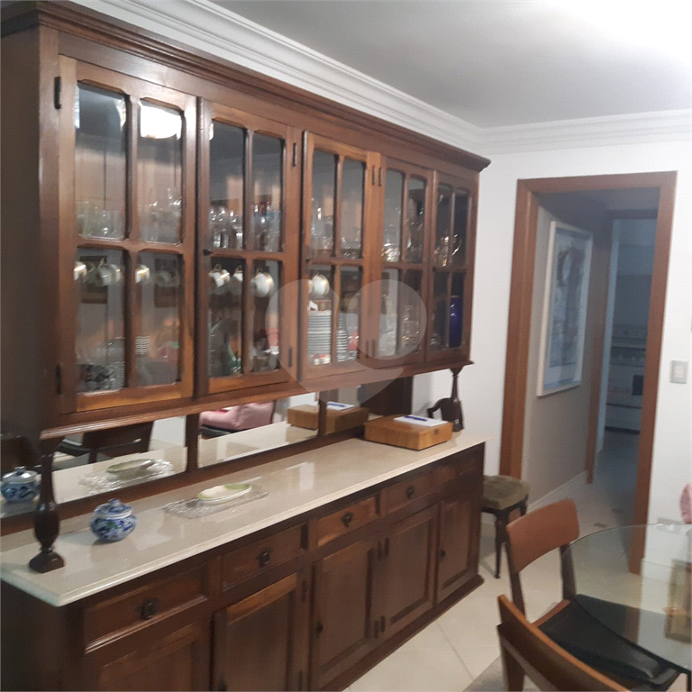 Apartamento à venda com 3 quartos, 180m² - Foto 2