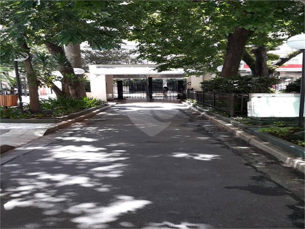 Apartamento à venda com 3 quartos, 180m² - Foto 32