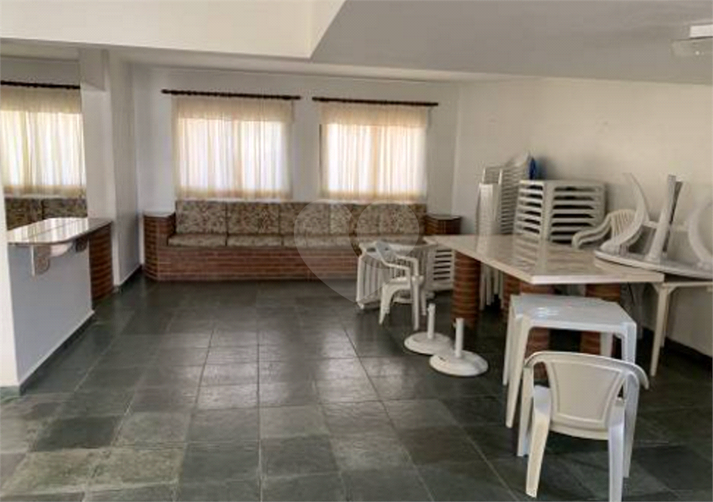 Amplo apartamento com 104 metros, na Região da Av Santa Inês, com 3 dormitórios, sendo uma suítes.