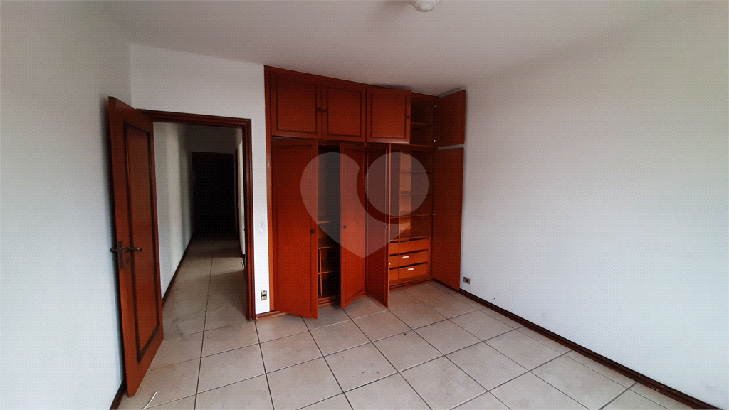 Casa a venda na Vila Galvão, com 3 quartos , 2 vagas de garagem . Próximo ao Lago dos Patos 
