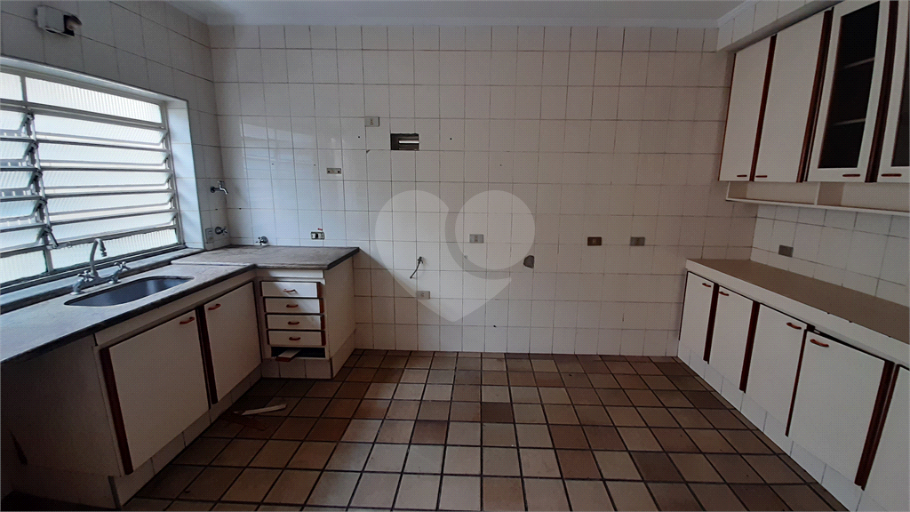 Casa a venda na Vila Galvão, com 3 quartos , 2 vagas de garagem . Próximo ao Lago dos Patos 