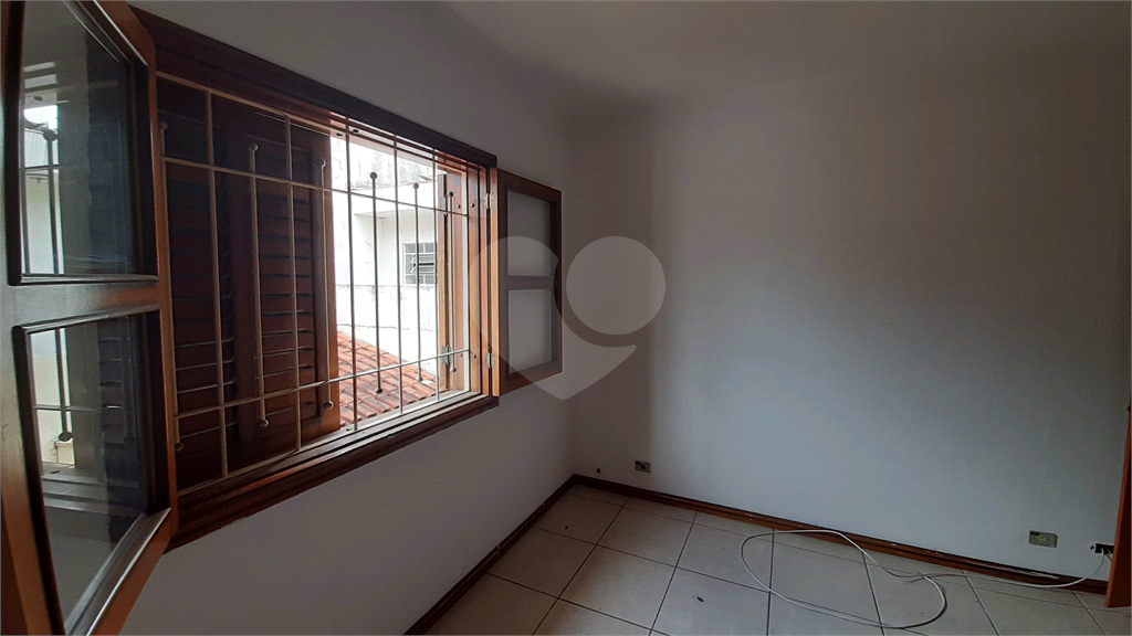 Casa a venda na Vila Galvão, com 3 quartos , 2 vagas de garagem . Próximo ao Lago dos Patos 