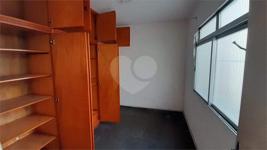 Casa a venda na Vila Galvão, com 3 quartos , 2 vagas de garagem . Próximo ao Lago dos Patos 