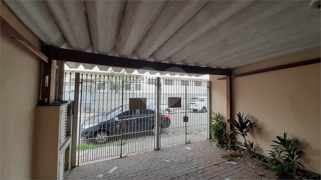Casa a venda na Vila Galvão, com 3 quartos , 2 vagas de garagem . Próximo ao Lago dos Patos 