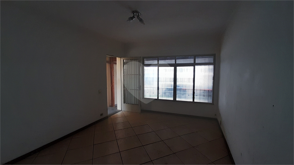 Casa a venda na Vila Galvão, com 3 quartos , 2 vagas de garagem . Próximo ao Lago dos Patos 