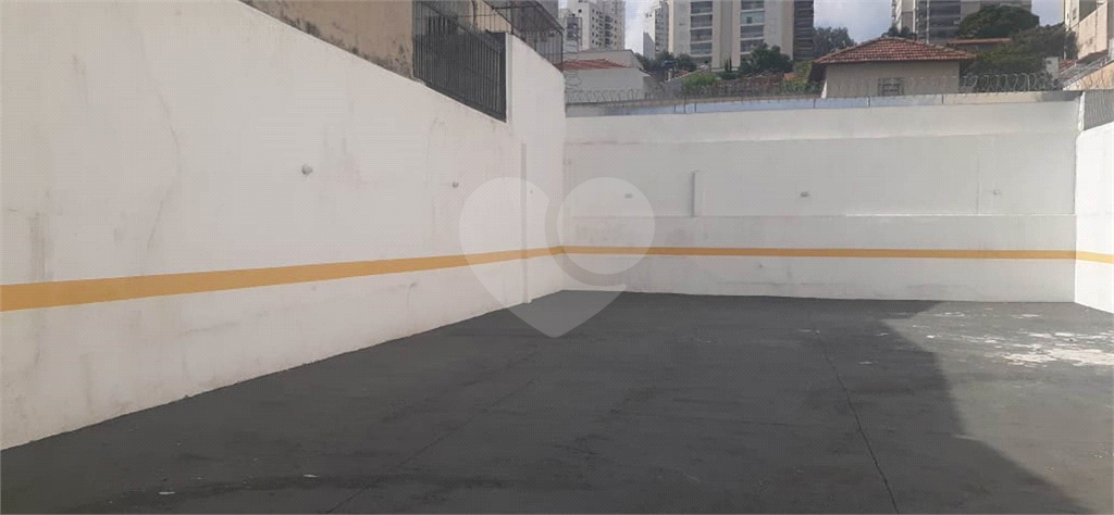 Aluga ou vende estacionamento e loja 