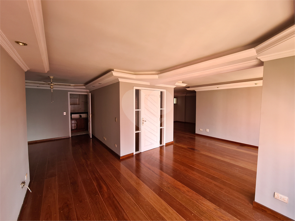 Apartamento à venda com 6 quartos, 196m² - Foto 2