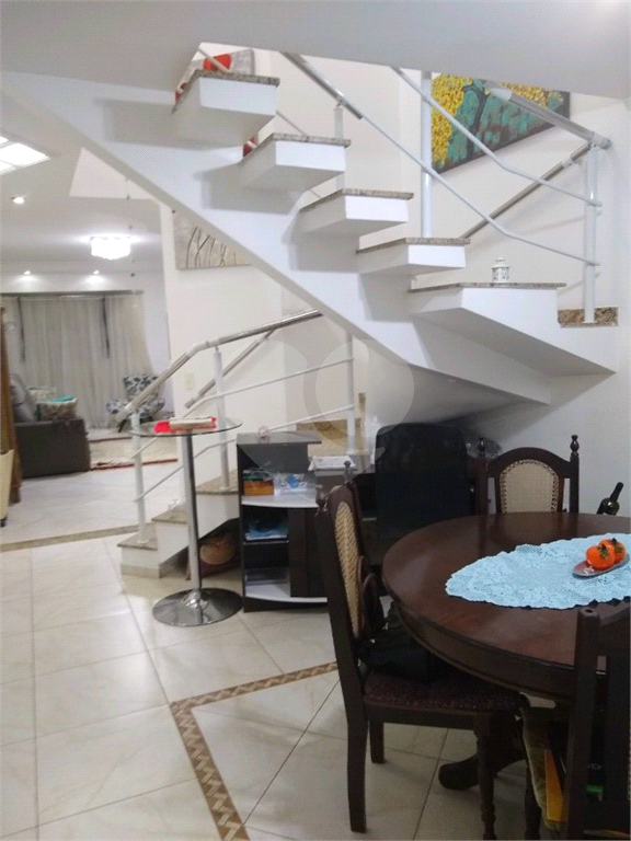 SOBRADO TRIPLEX JARDIM SANTA MENA