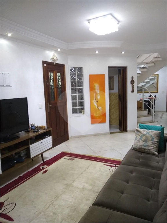SOBRADO TRIPLEX JARDIM SANTA MENA
