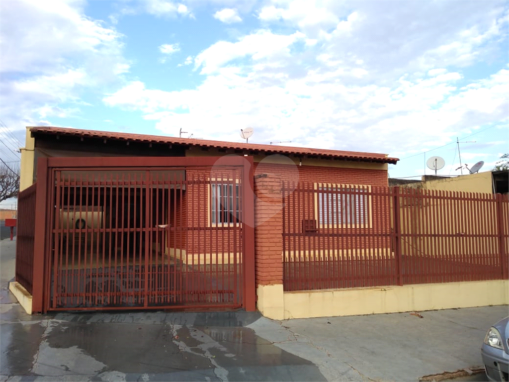 Casa térrea de esquina em Araraquara para venda