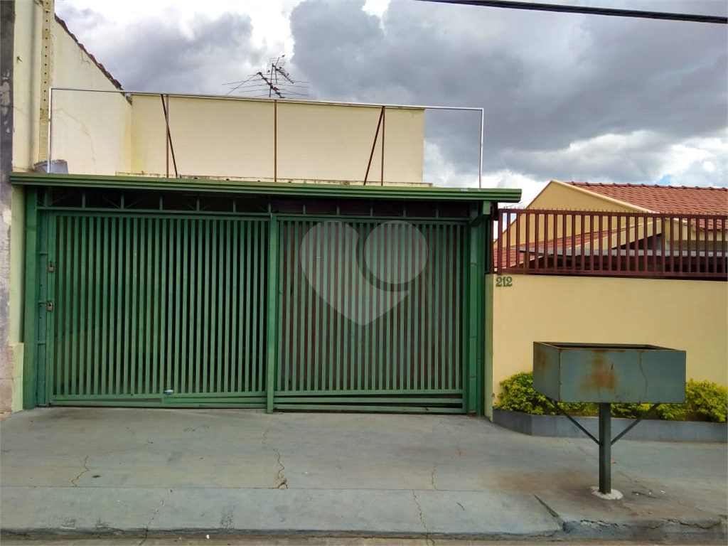Casa térrea de esquina em Araraquara para venda