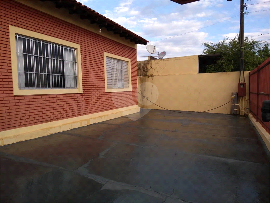 Casa térrea de esquina em Araraquara para venda