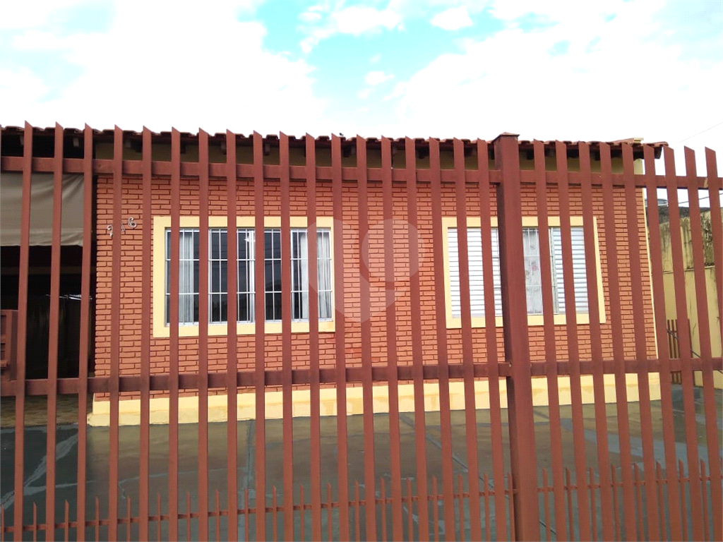 Casa térrea de esquina em Araraquara para venda