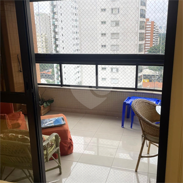 Moena Reformado!  02 suítes e 04 vagas. vista para o verde