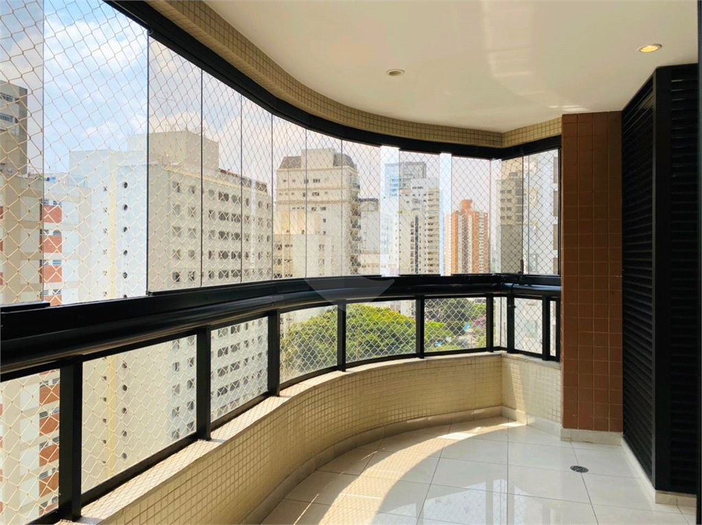 Moena Reformado!  02 suítes e 04 vagas. vista para o verde