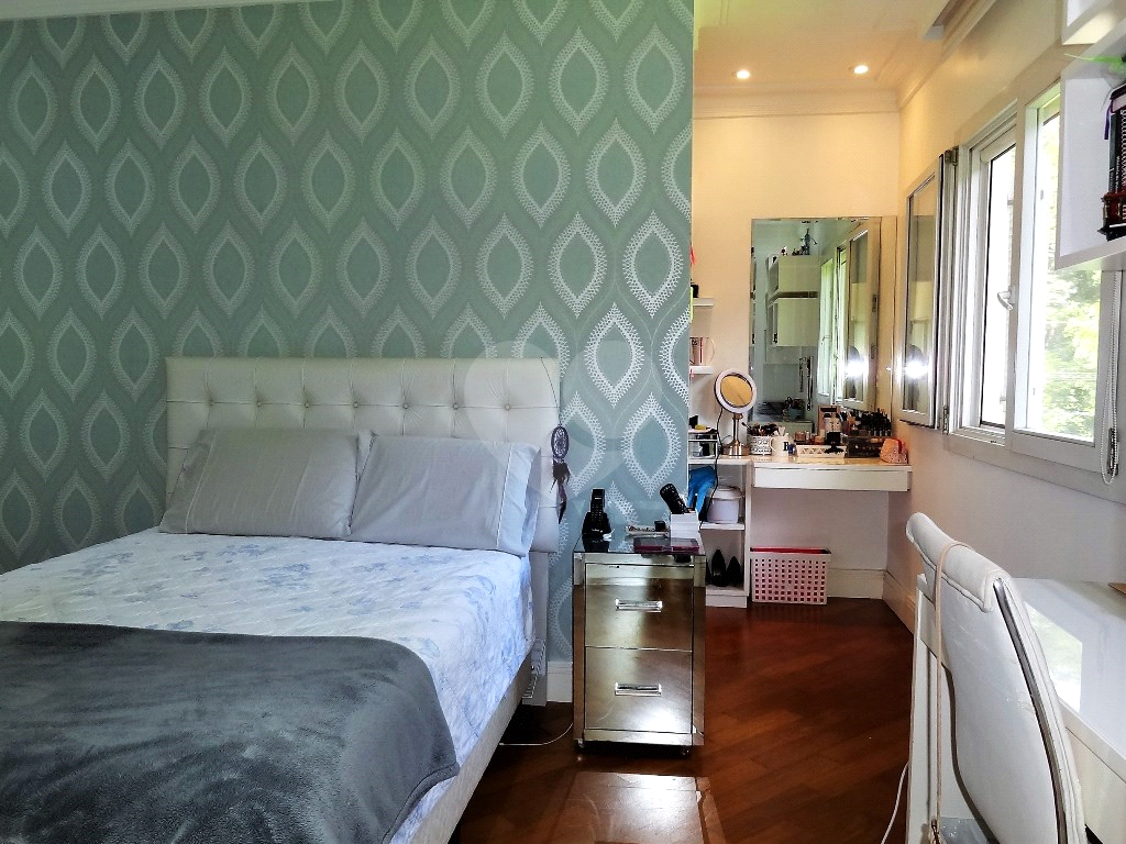 Magnifica casa com quintal em condominio fechado, segurança 24 horas