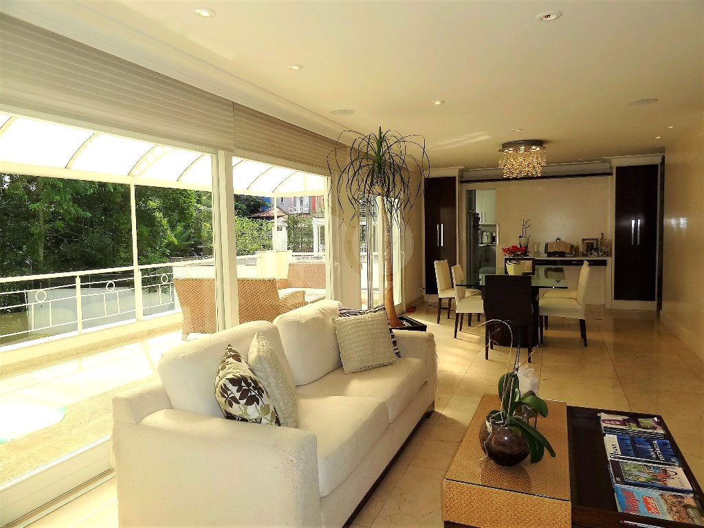 Magnifica casa com quintal em condominio fechado, segurança 24 horas