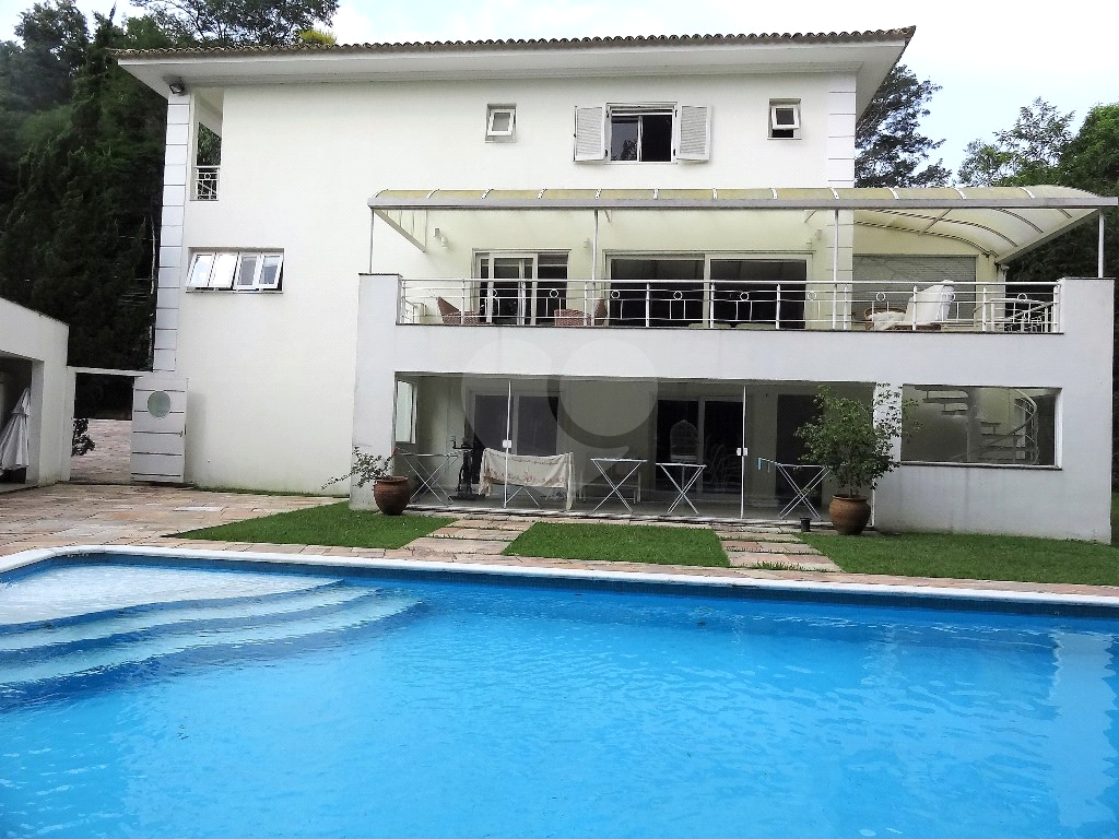 Magnifica casa com quintal em condominio fechado, segurança 24 horas
