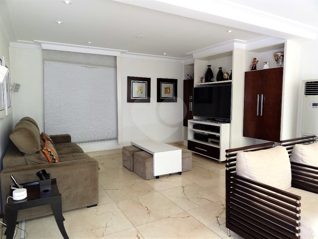 Magnifica casa com quintal em condominio fechado, segurança 24 horas