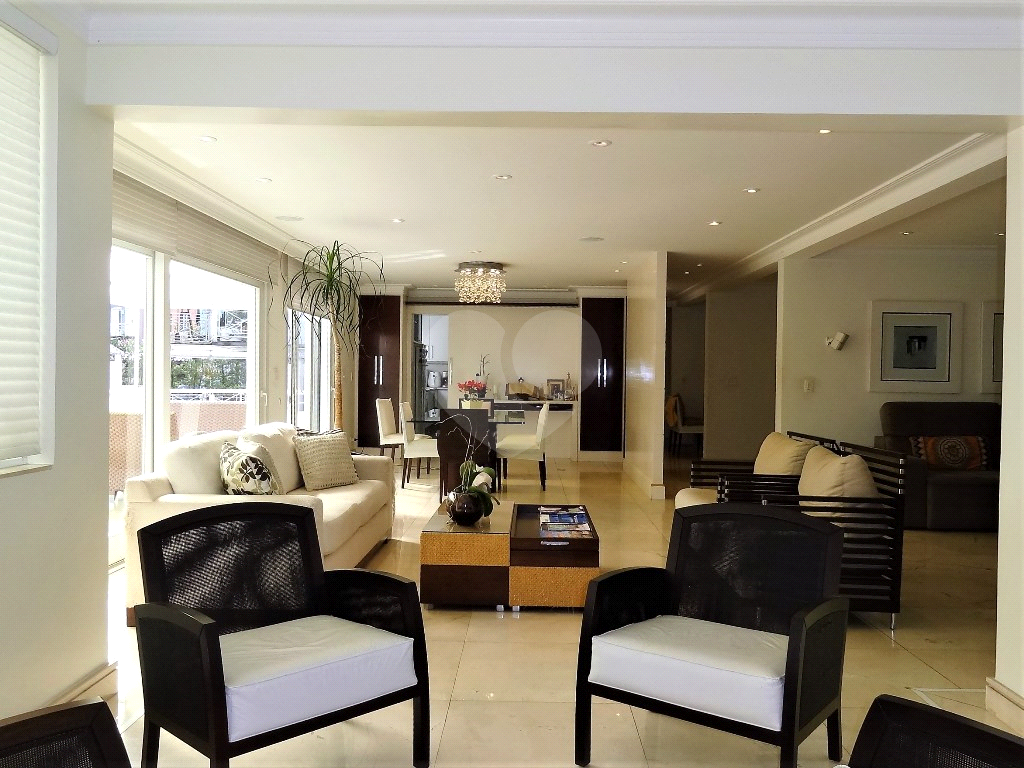 Magnifica casa com quintal em condominio fechado, segurança 24 horas