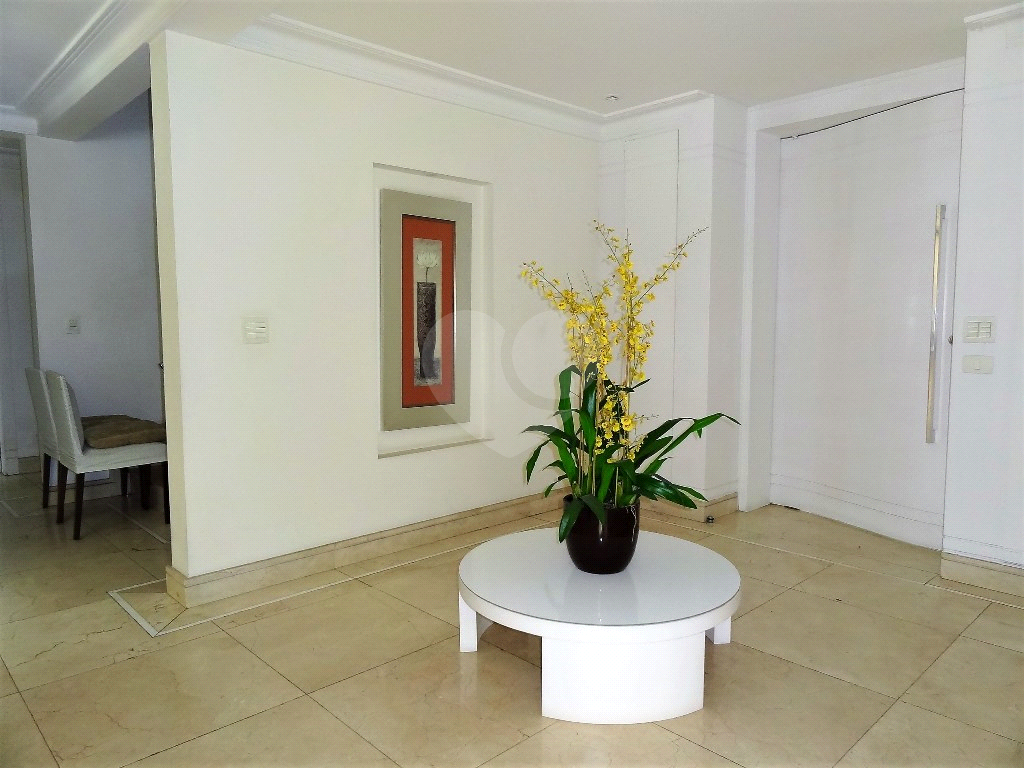 Magnifica casa com quintal em condominio fechado, segurança 24 horas