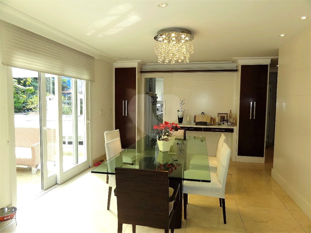 Magnifica casa com quintal em condominio fechado, segurança 24 horas