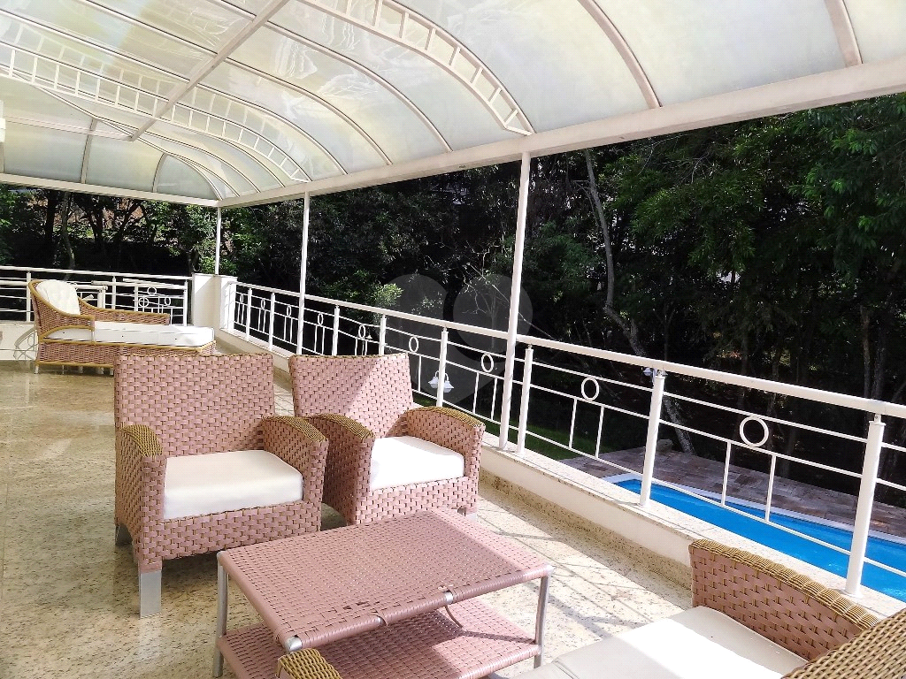 Magnifica casa com quintal em condominio fechado, segurança 24 horas
