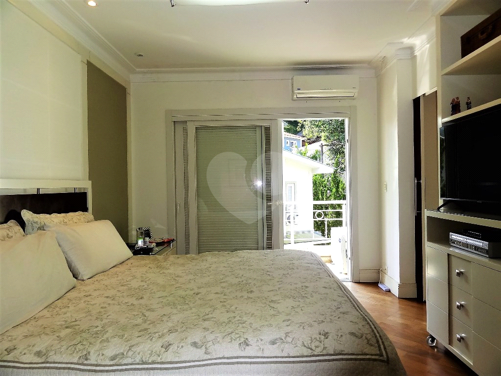Magnifica casa com quintal em condominio fechado, segurança 24 horas