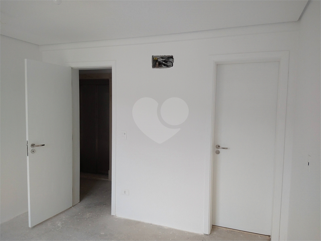 Condomínio de casas de alto padrão em estilo Neoclássico Francês