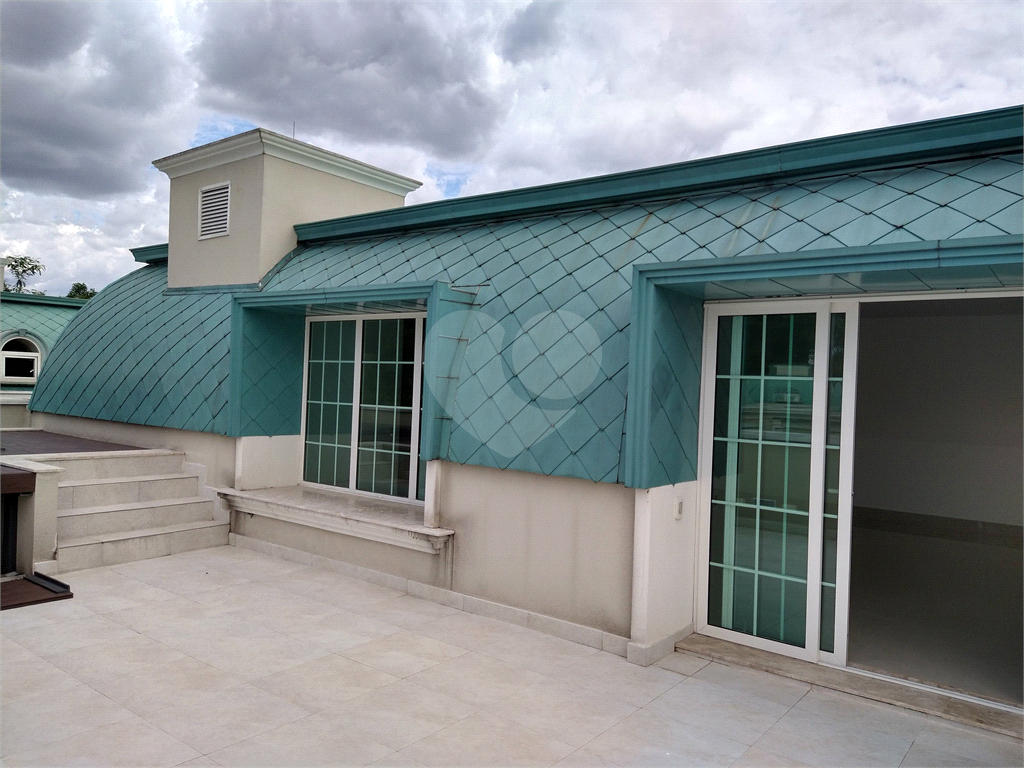 Condomínio de casas de alto padrão em estilo Neoclássico Francês