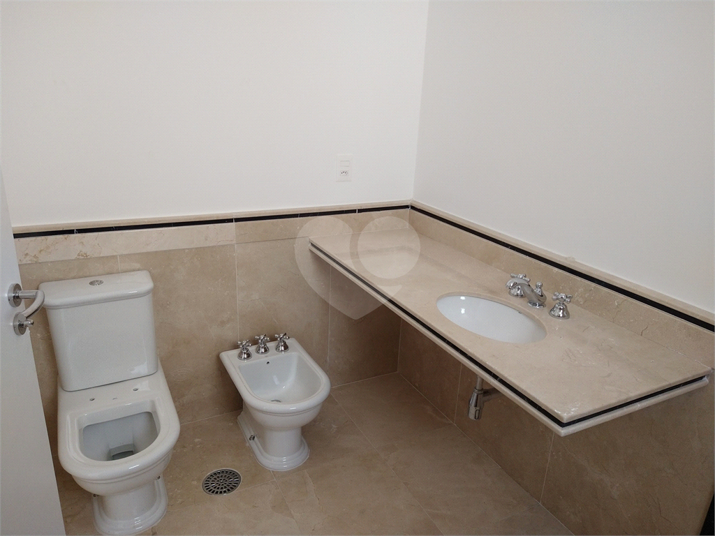 Condomínio de casas de alto padrão em estilo Neoclássico Francês