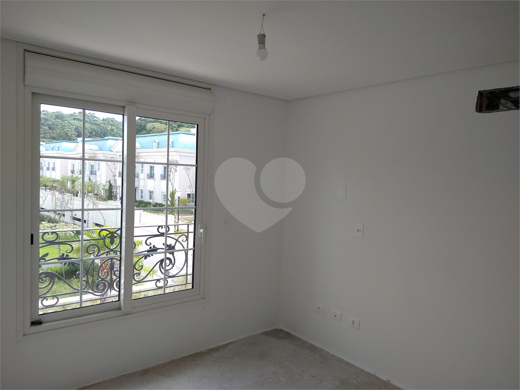Condomínio de casas de alto padrão em estilo Neoclássico Francês