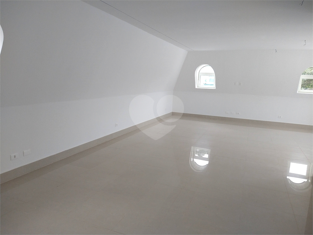 Condomínio de casas de alto padrão em estilo Neoclássico Francês
