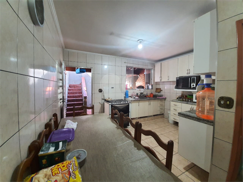 Sobrado com excelente local no km 18, 143,50m², 3 dormitórios, 3 banhieros, 2 vagas 