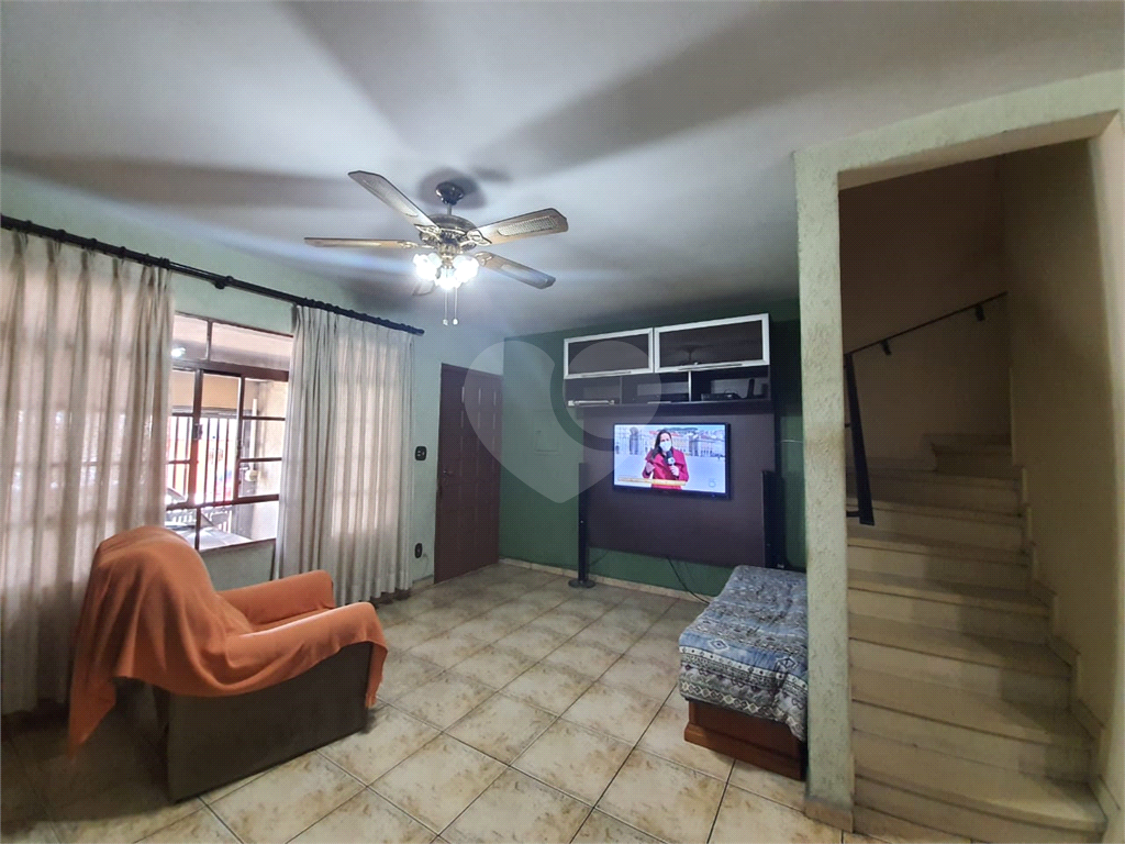 Sobrado com excelente local no km 18, 143,50m², 3 dormitórios, 3 banhieros, 2 vagas 