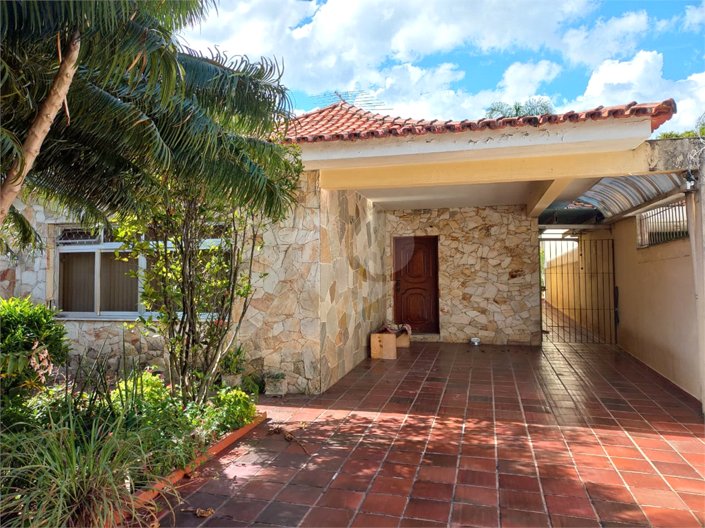 Casa com piscina no Tremembé