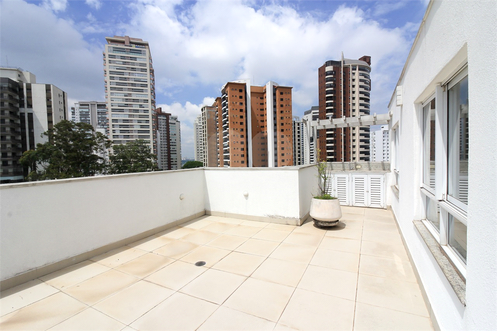 COBERTURA DUPLEX À VENDA COM 3 QUARTOS E 5 VAGAS NO ALTO DA LAPA