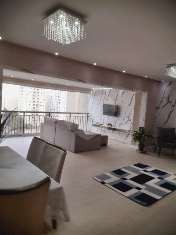 APARTAMENTO em TATUAPÉ