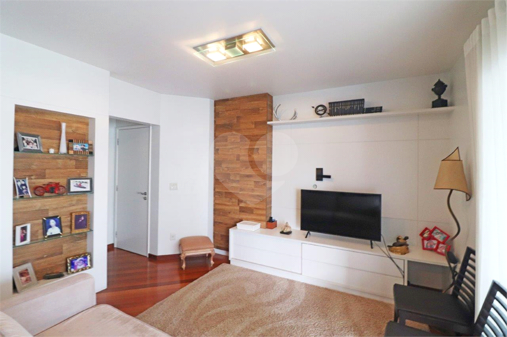 Apartamento na Rua Dr. Tomas Carvalhal, de frente, andar alto, 3 suítes, lazer e portaria 24 horas
