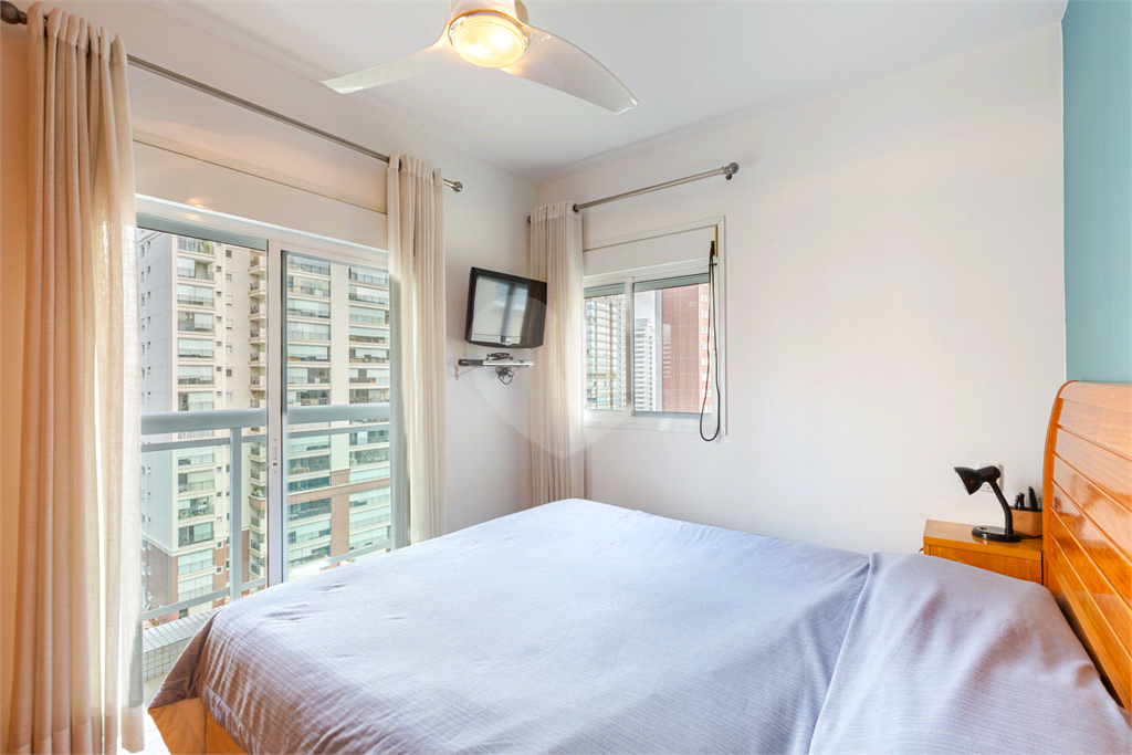 Apartamento na Rua Dr. Tomas Carvalhal, de frente, andar alto, 3 suítes, lazer e portaria 24 horas