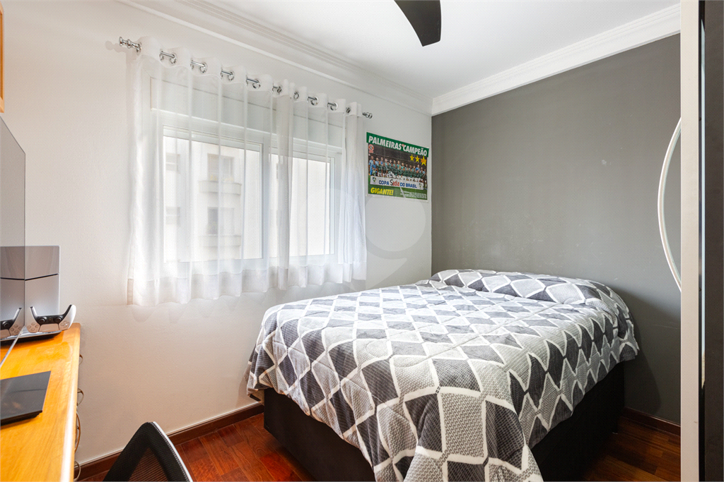 Apartamento na Rua Dr. Tomas Carvalhal, de frente, andar alto, 3 suítes, lazer e portaria 24 horas