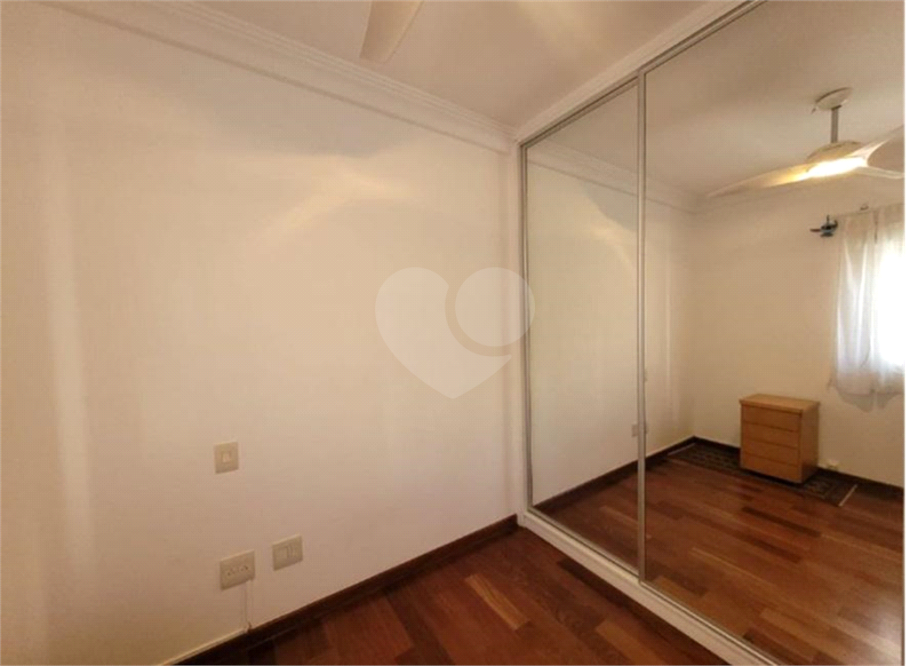 Apartamento na Rua Dr. Tomas Carvalhal, de frente, andar alto, 3 suítes, lazer e portaria 24 horas