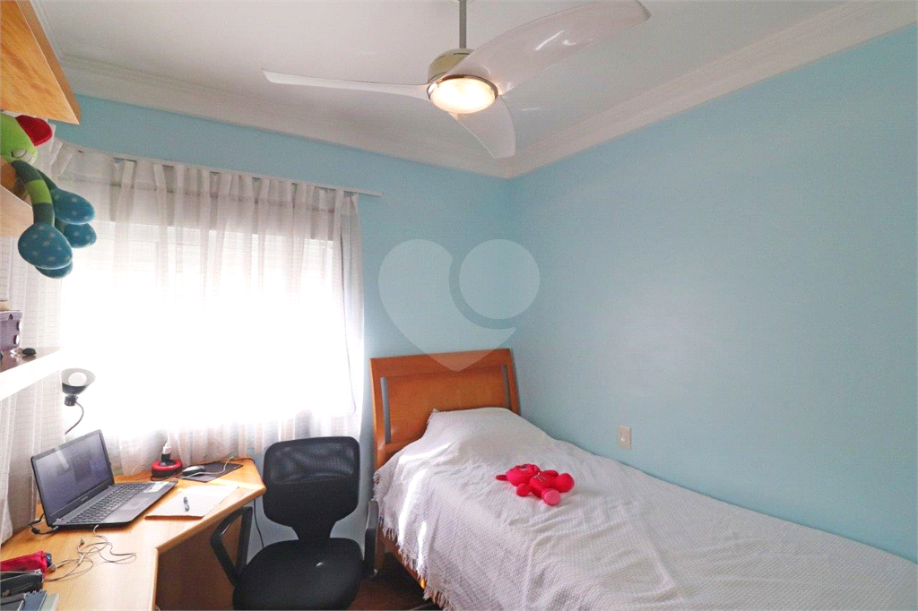 Apartamento na Rua Dr. Tomas Carvalhal, de frente, andar alto, 3 suítes, lazer e portaria 24 horas