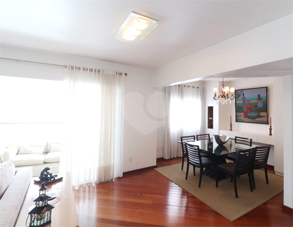 Apartamento na Rua Dr. Tomas Carvalhal, de frente, andar alto, 3 suítes, lazer e portaria 24 horas