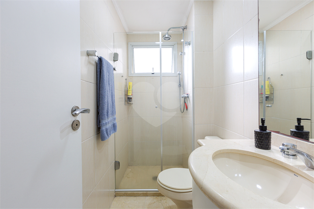 Apartamento na Rua Dr. Tomas Carvalhal, de frente, andar alto, 3 suítes, lazer e portaria 24 horas