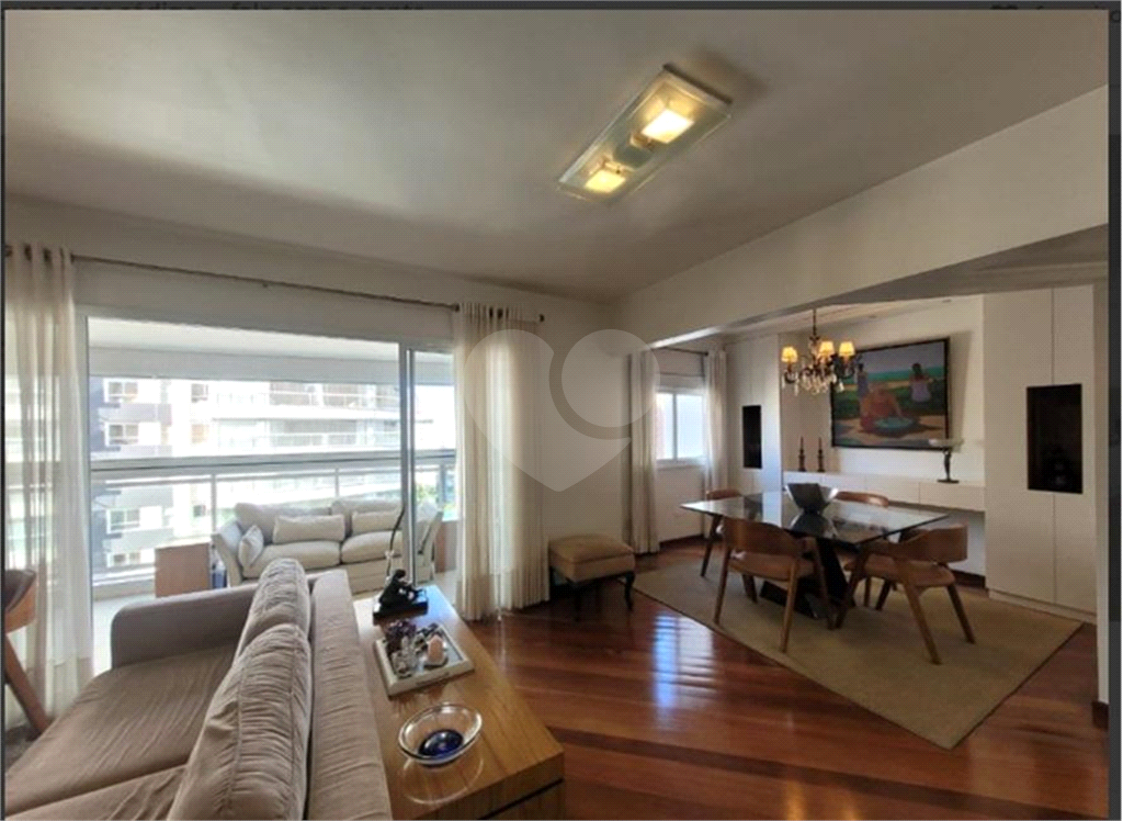 Apartamento na Rua Dr. Tomas Carvalhal, de frente, andar alto, 3 suítes, lazer e portaria 24 horas