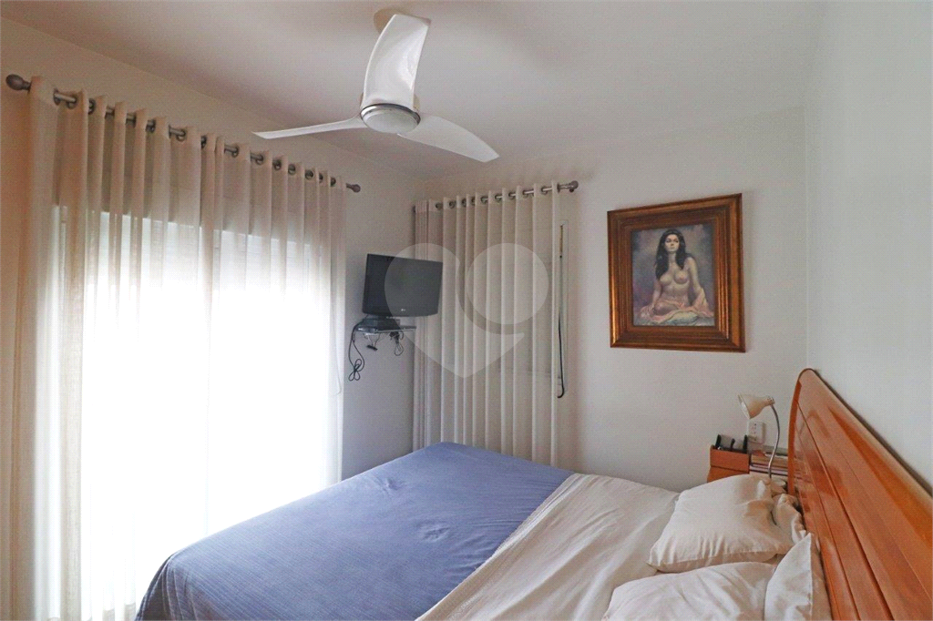 Apartamento na Rua Dr. Tomas Carvalhal, de frente, andar alto, 3 suítes, lazer e portaria 24 horas