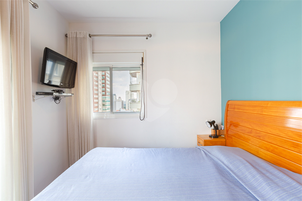 Apartamento na Rua Dr. Tomas Carvalhal, de frente, andar alto, 3 suítes, lazer e portaria 24 horas